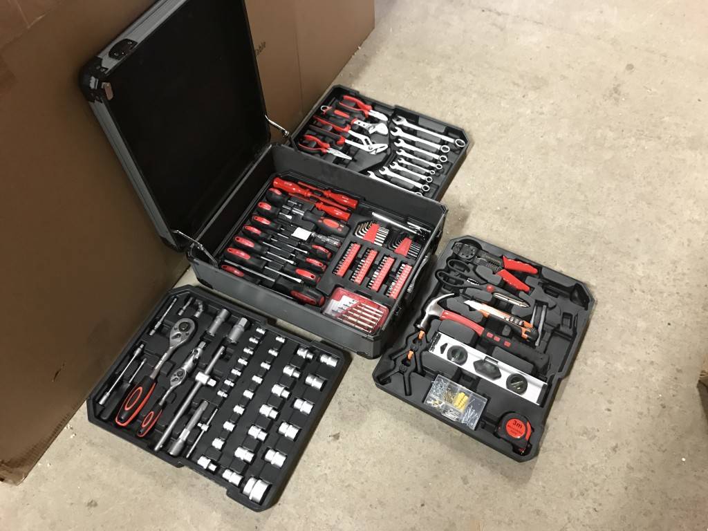 Professional Chrome Vanadium Tool Set on Wheels