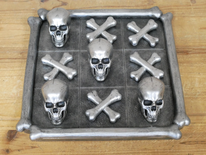 Skull and Cross Bone Noughts and Crosses Halloween Game Set