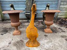 Load image into Gallery viewer, Cast Iron Goose