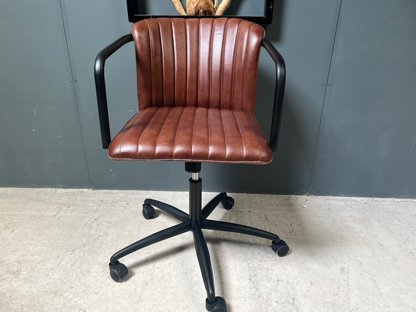 Ribbed Leather Office Swivel Chair in Tan