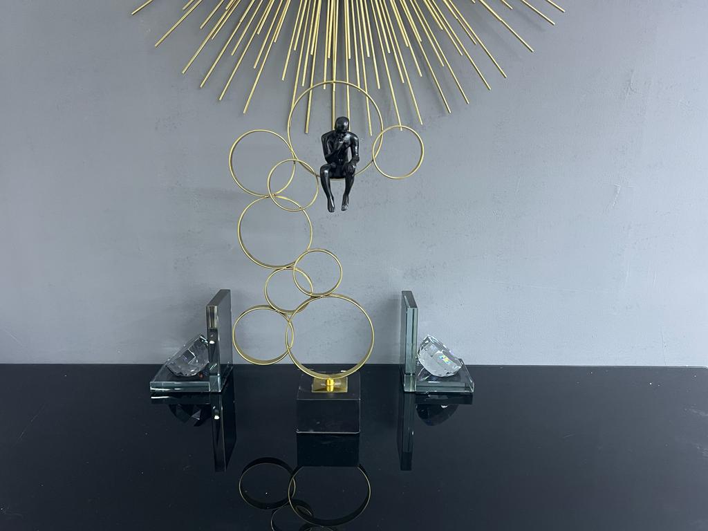 Magnetic Modern Art Thinking Man on Decorative Gold Circle Frame Ornament