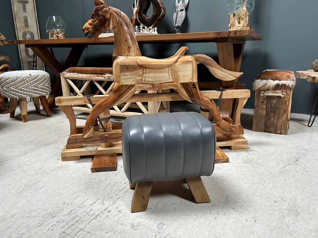Pommel online horse footstool