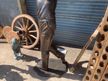 Load image into Gallery viewer, Exceptional Cast Bronze Golfer