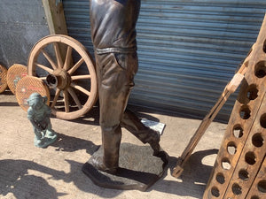 Exceptional Cast Bronze Golfer