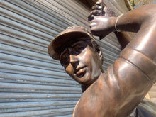 Load image into Gallery viewer, Exceptional Cast Bronze Golfer