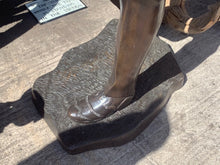 Load image into Gallery viewer, Exceptional Cast Bronze Golfer