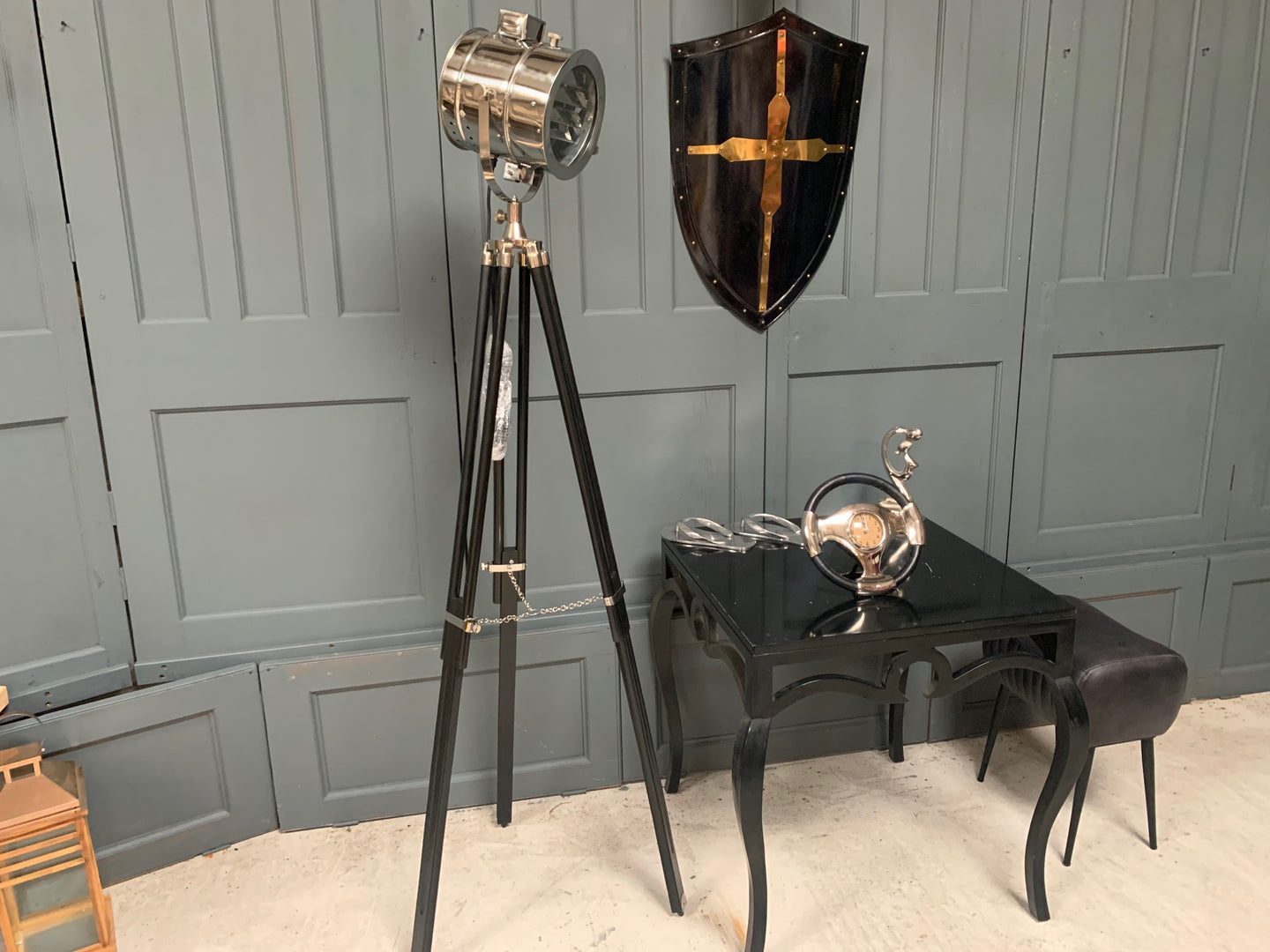 Black/Chrome Tripod Light