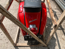 Load image into Gallery viewer, 1970&#39;s Super Sprint Vespa