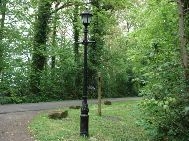 Cast Lamp Post with Cast Black Lamp Top